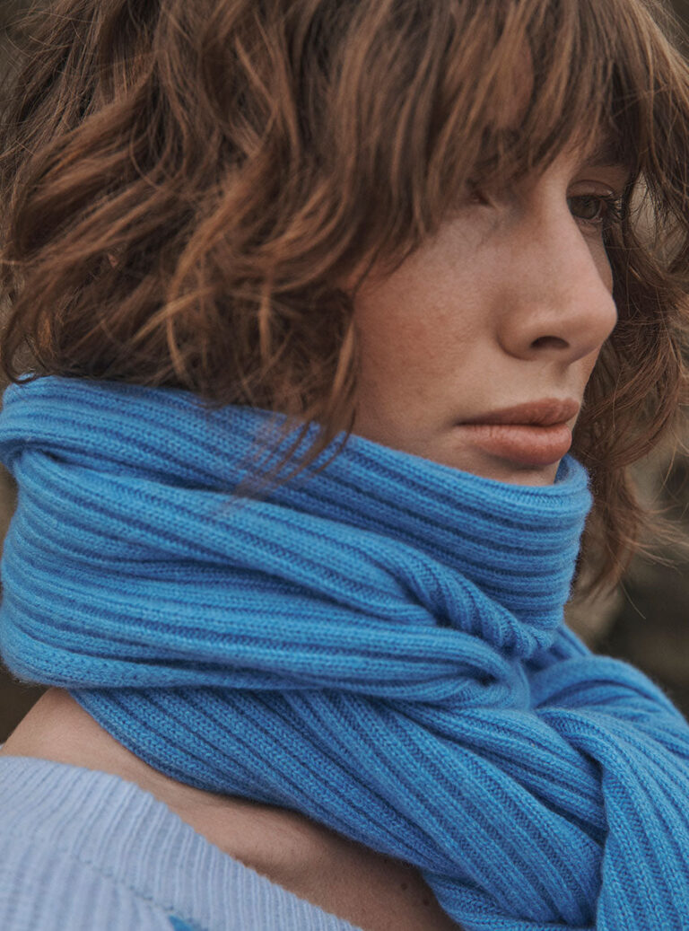 LAFRANÇAISE Mailles in France - Écharpe en laine mérinos et cachemire bleue Colette – U