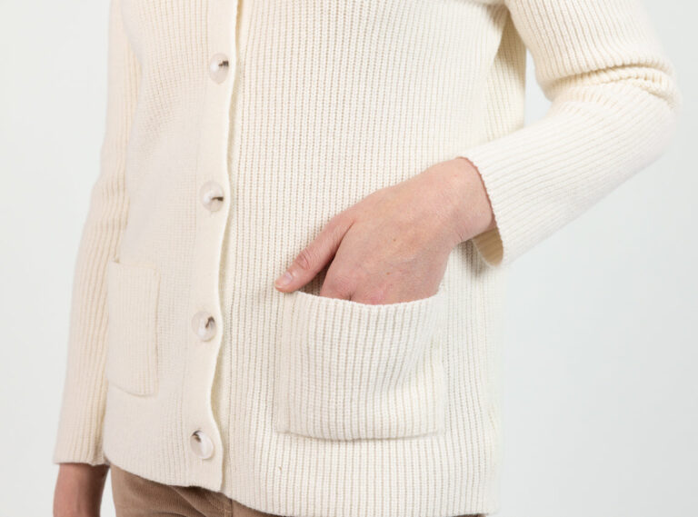 Maison Solfin - Cardigan femme en laine extrafine mérinos blanc naturel – 4