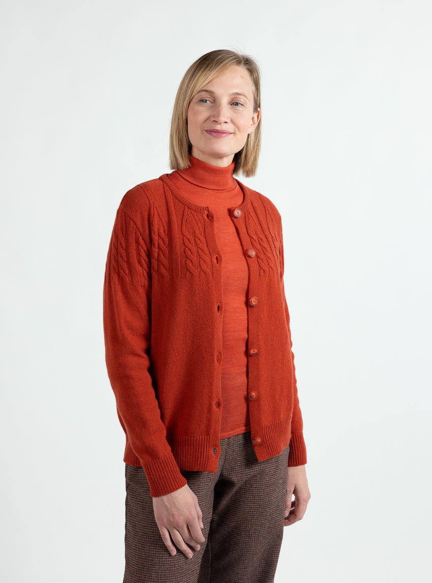 7760 orange brule 7651 orange 500012 carreaux marron 7 Maison Solfin - Cardigan femme en laine extrafine mérinos orange brûlé – 50