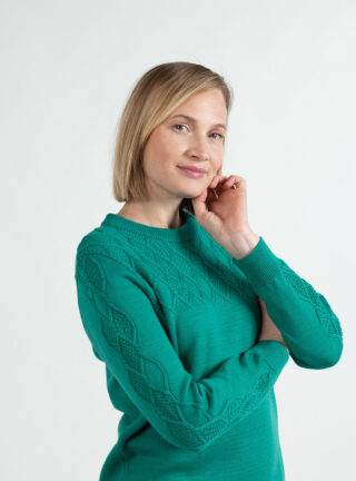 Pull femme esprit irlandais laine fine mérinos vert jade par la marque MAISON SOLFIN MAISON SOLFIN - Pull femme esprit irlandais laine fine mérinos vert jade