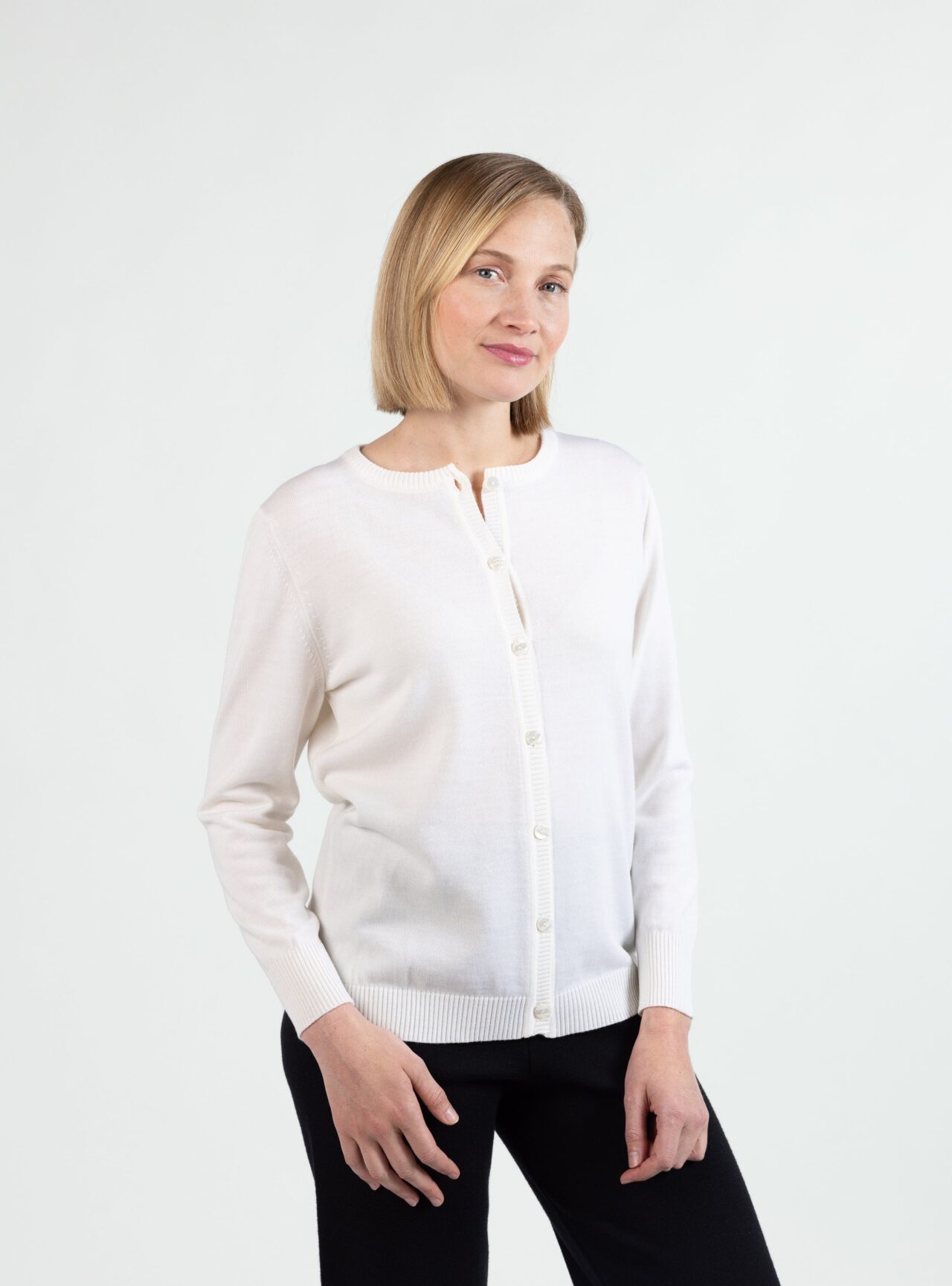 7784 blanc 500029 blanc naturel 7551 noir 5 Maison Solfin - Cardigan femme en laine mérinos blanc naturel – 52