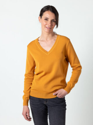 Pull femme col V en laine mérinos jaune miel par la marque MAISON SOLFIN MAISON SOLFIN - Pull femme col V en laine mérinos jaune miel