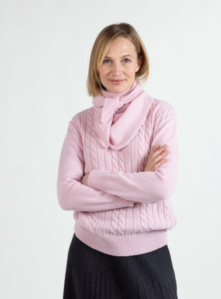 Écharpe en pointe femme laine mérinos rose romantique par la marque MAISON SOLFIN MAISON SOLFIN - Écharpe en pointe femme laine mérinos rose romantique