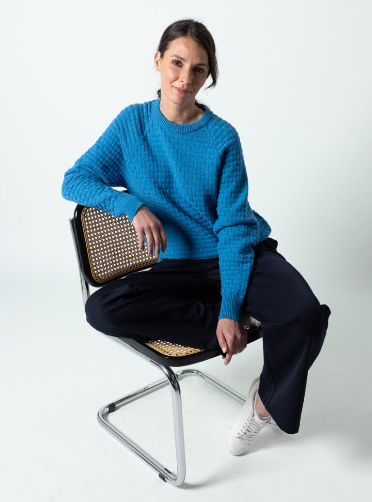 Maison Solfin - Pull femme en laine extrafine mérinos bleu céramique – 4