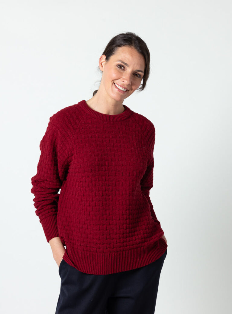 7914 rouge auburn 6 Maison Solfin - Pull femme en laine extrafine mérinos rouge auburn – 4