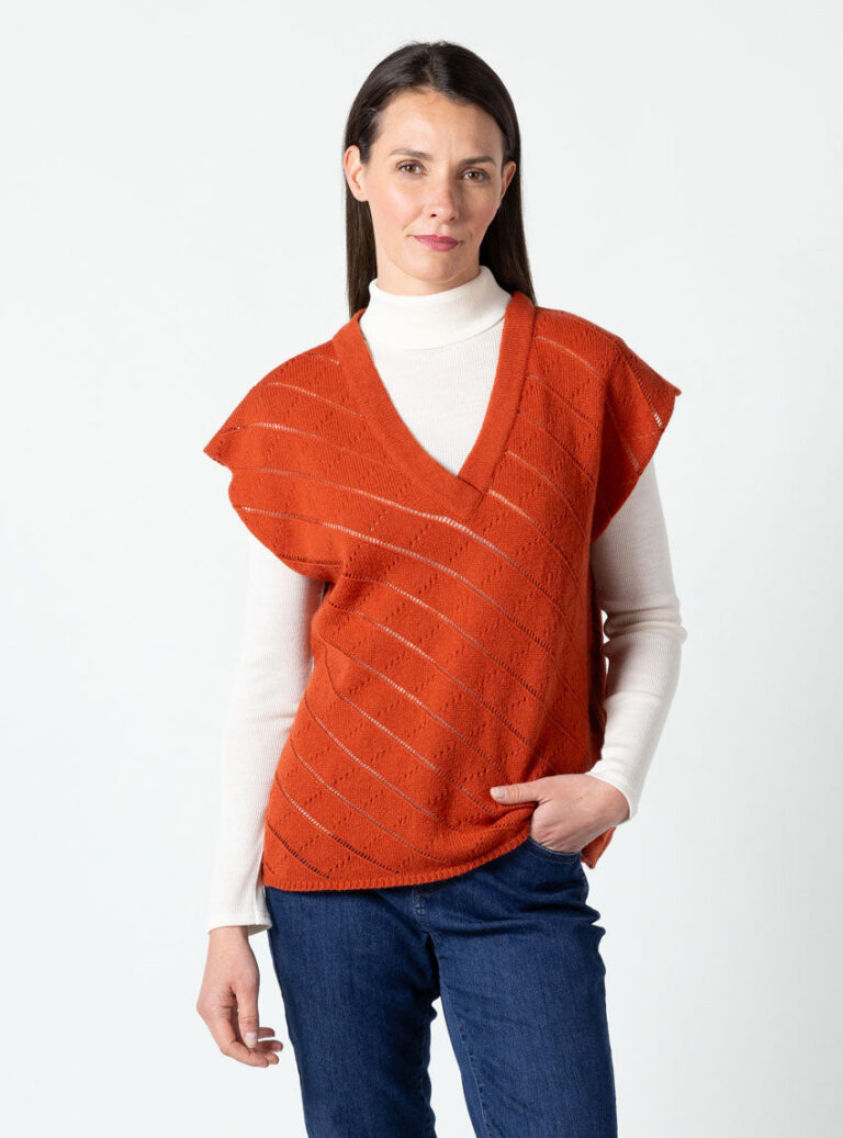 7918 orange brule 1 d5260b32 a096 4246 b759 485aca44dbee Maison Solfin - Pull femme sans manches en laine extrafine mérinos orange brûlé – 4