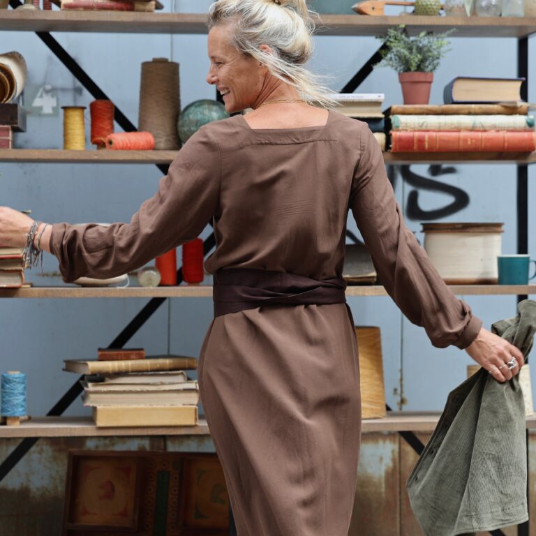 Quintessence - Robe Adélaïde — Viscose & lin chocolat – XXL
