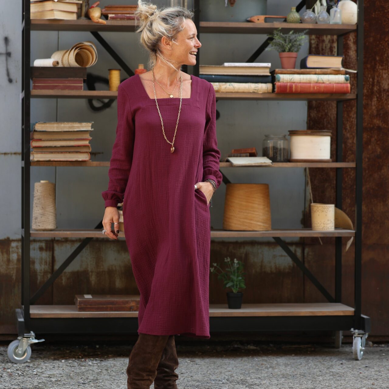 7Z9A3555 Quintessence - Robe Adélaïde — Double gaze de coton lie de vin – XXL