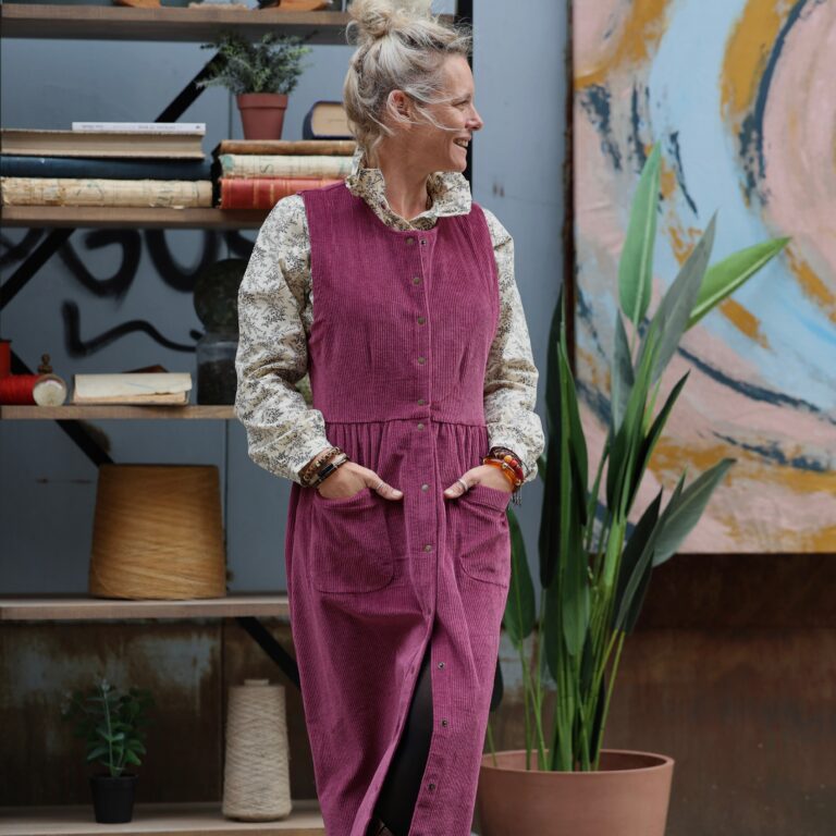 Quintessence - Robe Pauline — Velours côtelé framboise – XXL