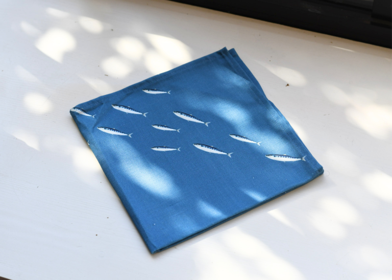 varek.illustrations - Pack de 4 serviettes de table : Le banc de Sardines
