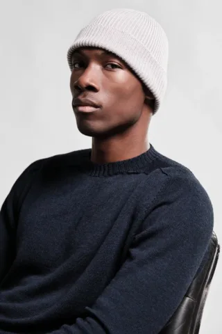 Bonnet Ara – Gris clair par la marque Nitto Knitwear Nitto Knitwear - Bonnet Ara – Gris clair