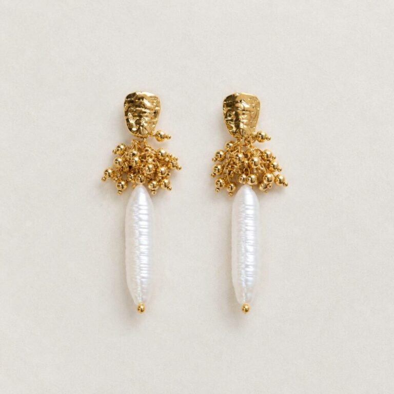 Boucles doreilles Juliette dorees et perle d22eau douce 2 1024x1024 1 Maison Mallow - Boucles d'oreilles Juliette - perles d'eau douce