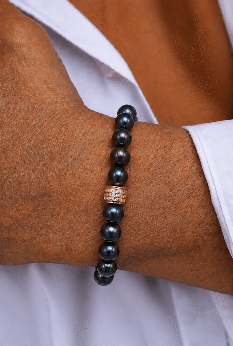 NEIJE - Bracelet Marlow Perles d'eau douce Noir Profond Or Jaune – 21 cm