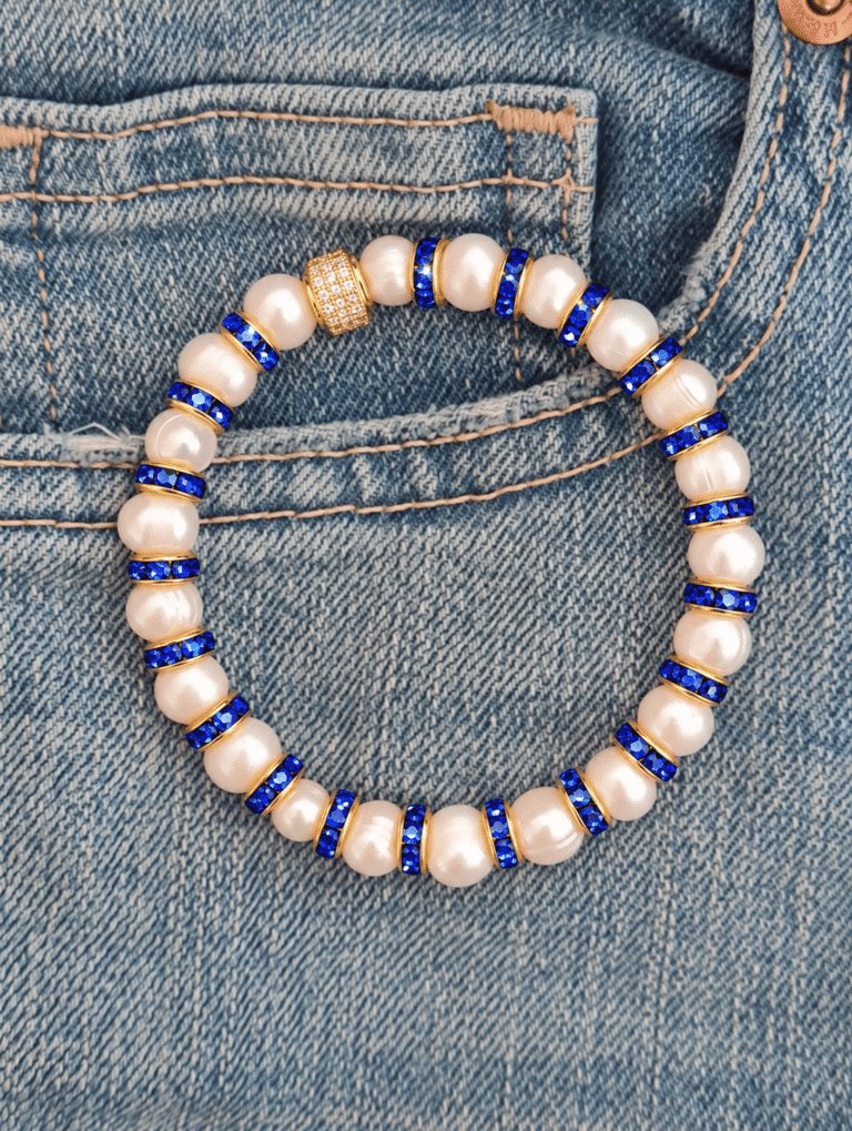 NEIJE - Parure Collier & Bracelet Perles de Culture Blanches avec Diamants Bleus - Madame Bovary – 50 cm + extension de 5 cm / 19 cm