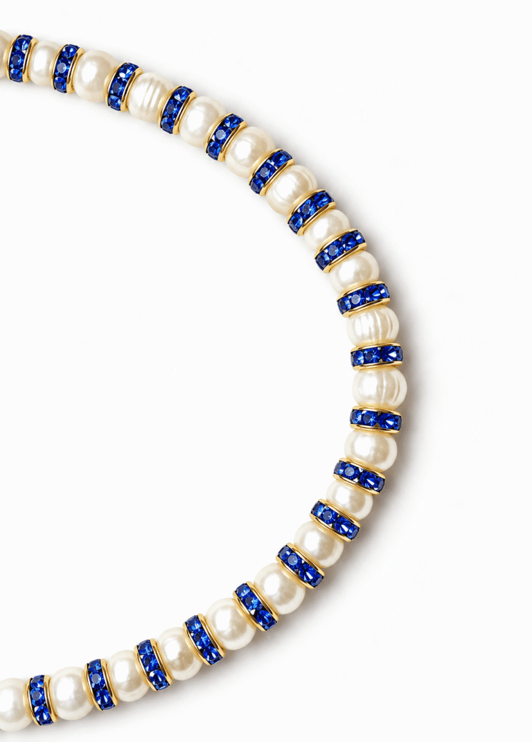 NEIJE - Parure Collier & Bracelet Perles de Culture Blanches avec Diamants Bleus - Madame Bovary – 50 cm + extension de 5 cm / 19 cm
