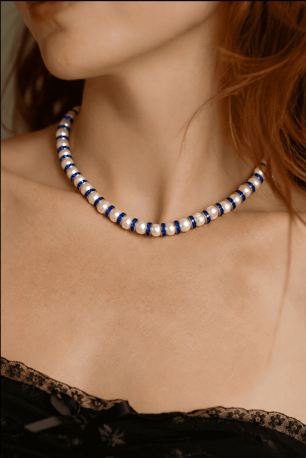 Collier Perles de Culture et Diamant Bleu NEIJE - Parure Collier & Bracelet Perles de Culture Blanches avec Diamants Bleus - Madame Bovary – 50 cm + extension de 5 cm / 19 cm