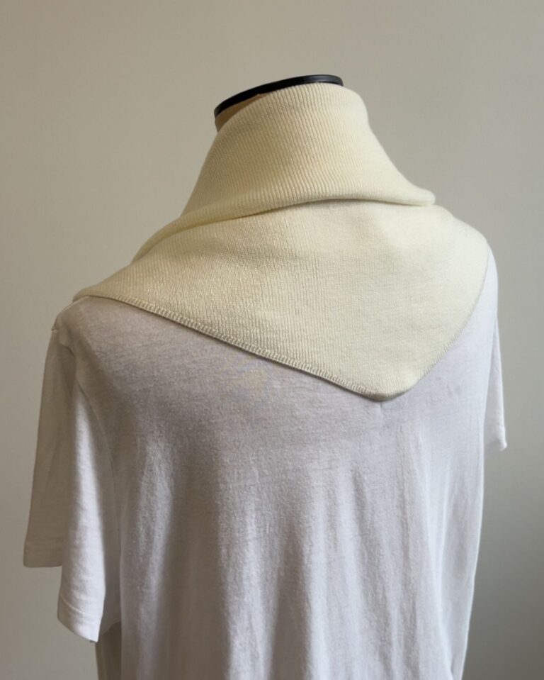 Tricots Jean Marc - Écharpe Triangle Enza - Écru – Taille Unique