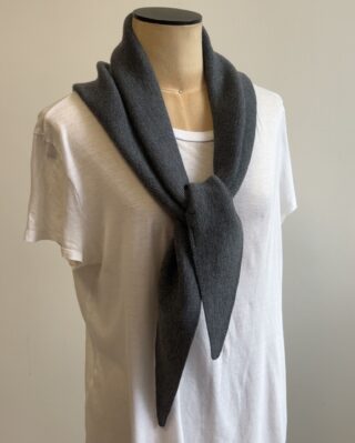 Tricots Jean Marc - Écharpe Triangle Enza – Gris chiné