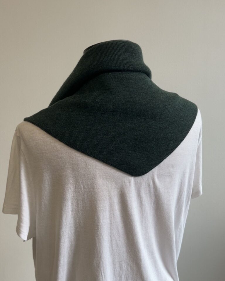 Tricots Jean Marc - Écharpe Triangle Enza - Vert Forêt – Taille Unique