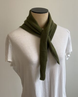 Foulard Tsoliné – Army par la marque Tricots Jean Marc Tricots Jean Marc - Foulard Tsoliné – Army