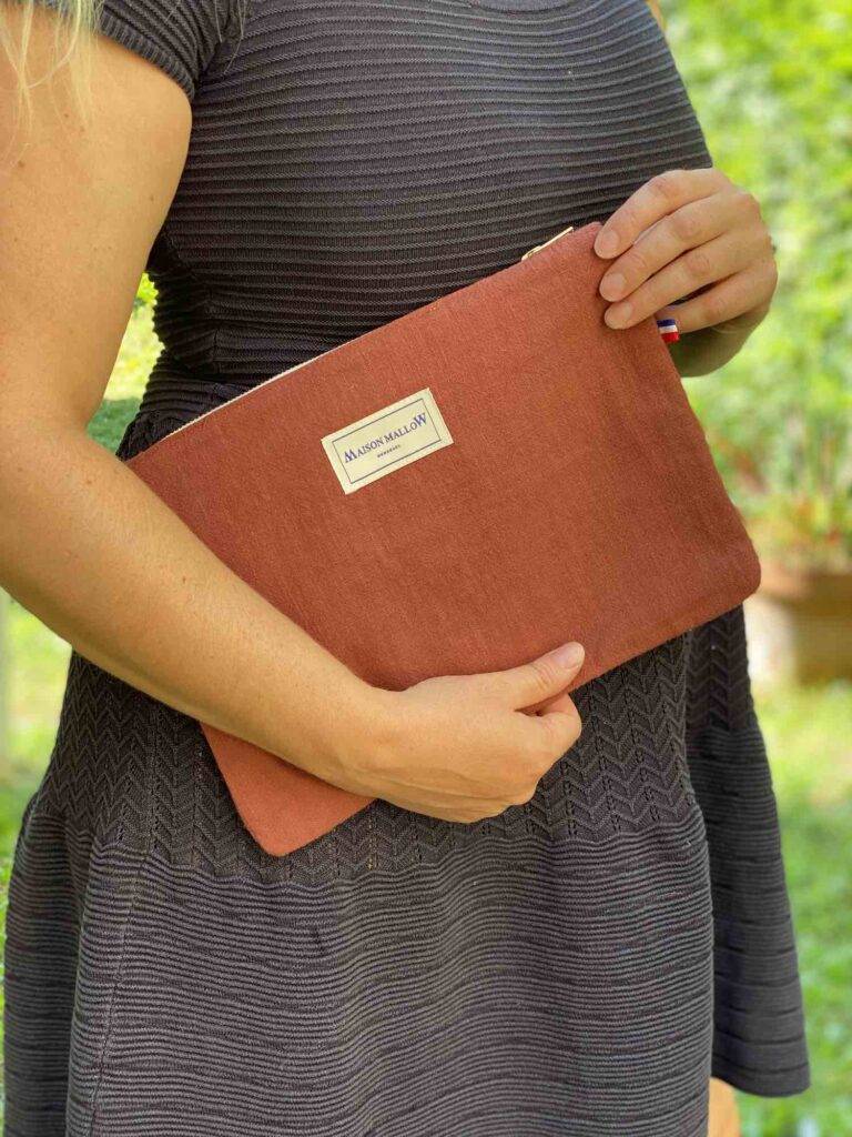 IMG 0438 768x1024 1 Maison Mallow - Pochette en Lin Terracotta