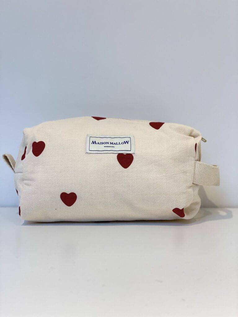 IMG 2324 2 768x1024 1 Maison Mallow - Trousse de Toilette Coeur