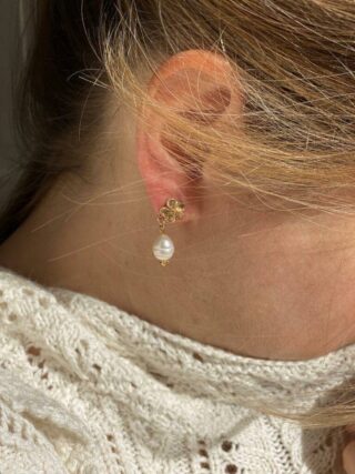 Boucles d’Oreilles Gabrielle – perles d’eau douce par la marque MAISON MALLOW MAISON MALLOW - Boucles d’Oreilles Gabrielle – perles d’eau douce