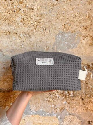 Trousse de Toilette Grise par la marque MAISON MALLOW MAISON MALLOW - Trousse de Toilette Grise