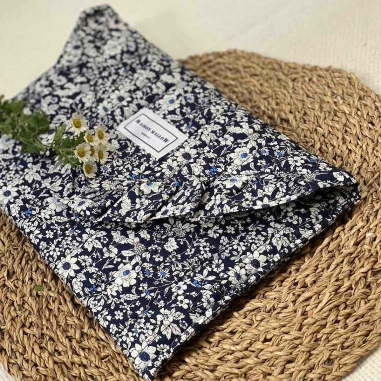 Maison Mallow - Pochette matelassée avec volant - à Fleurs Liberty – Cerisier en fleur