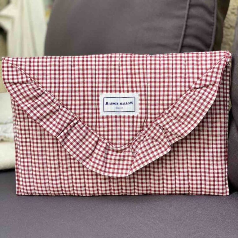 Maison Mallow - Pochette matelassée avec volant - carreaux Vichy rouges – Vichy Rouge Bonnie