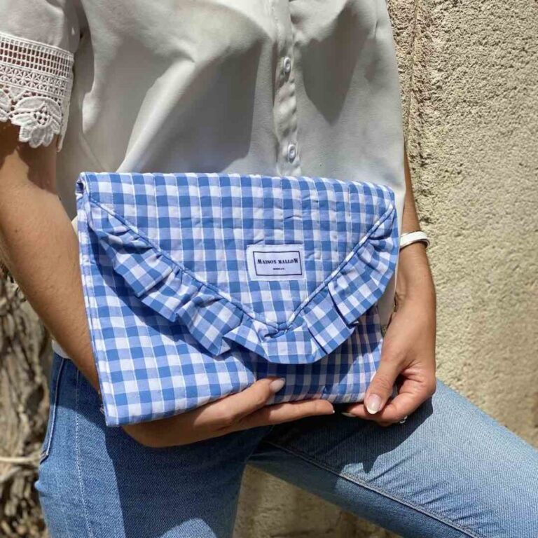 Maison Mallow - Pochette matelassée avec volant - carreaux Vichy rouges – Vichy Rouge Bonnie