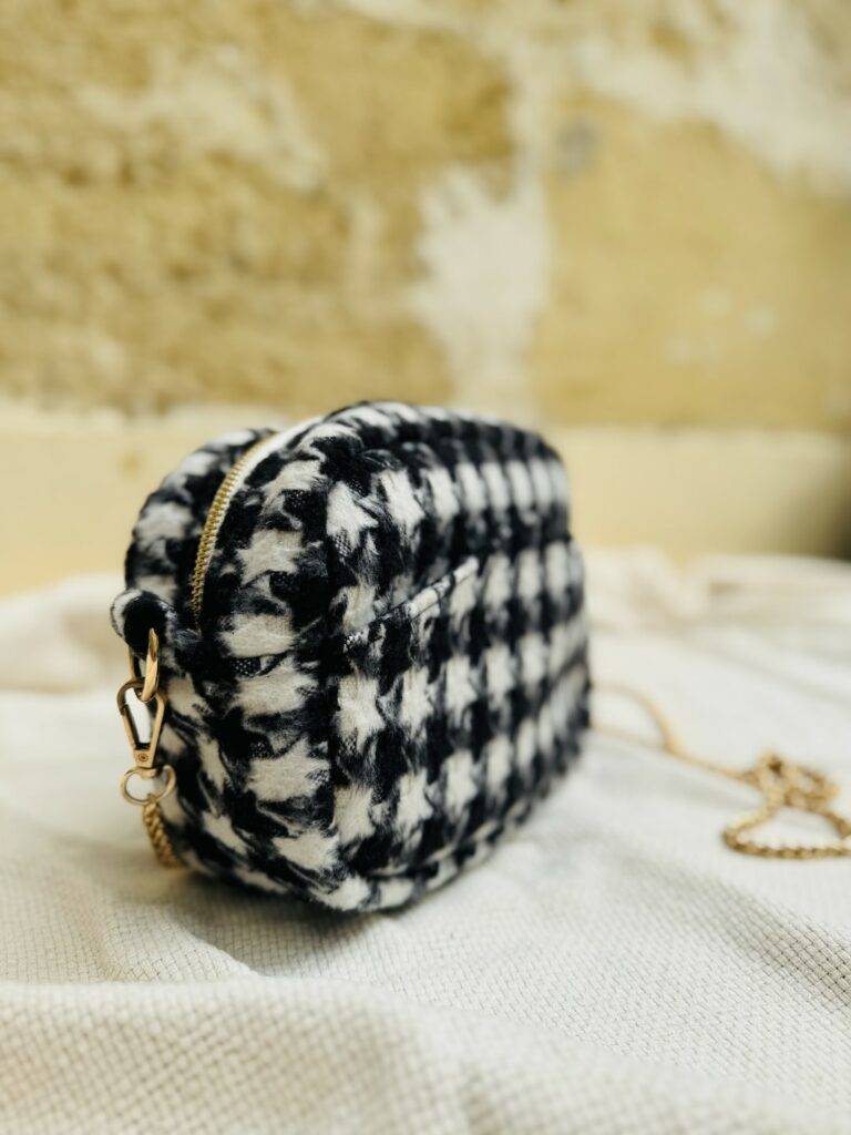 Maison Mallow - Sac à bandoulière Noir et Blanc Pied de Poule Constance – Chaîne en métal doré