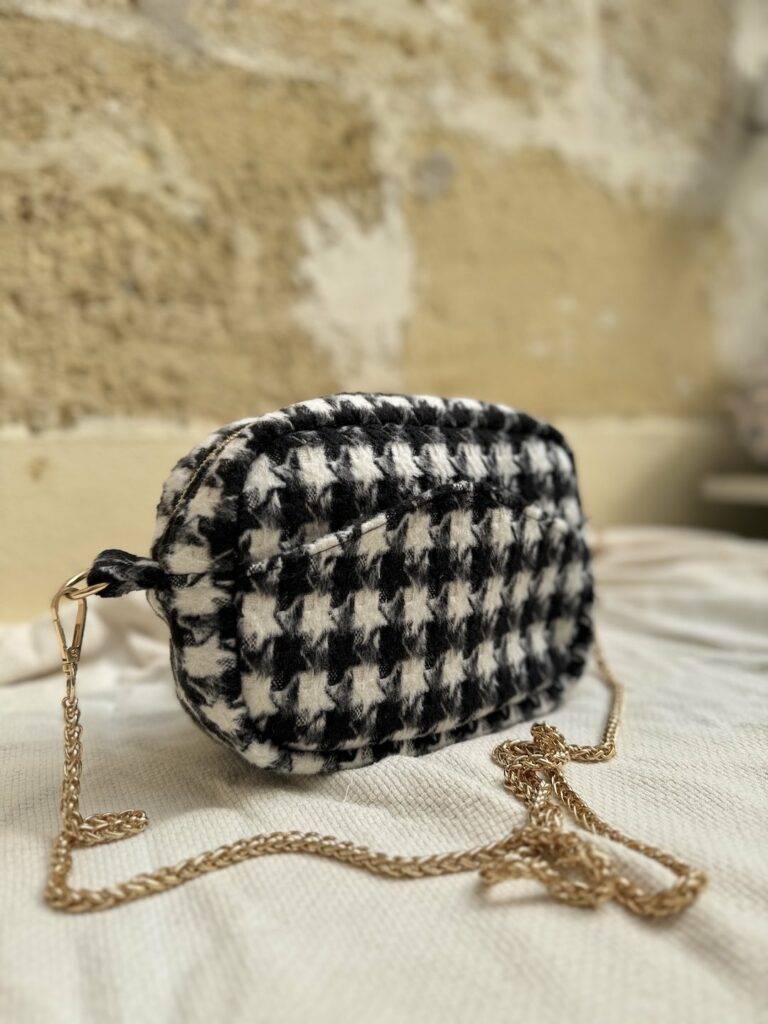 Maison Mallow - Sac à bandoulière Noir et Blanc Pied de Poule Constance – Chaîne en métal doré