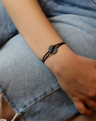 Bracelet Louvre – 5 centimes charbon – Noir par la marque LE SOU FRANÇAIS LE SOU FRANÇAIS - Bracelet Louvre – 5 centimes charbon – Noir