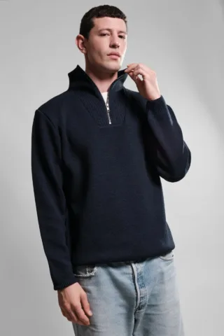 Pull Camionneur Youri – Marine par la marque Nitto Knitwear Nitto Knitwear - Pull Camionneur Youri – Marine