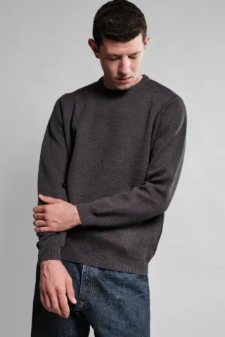 Pull Col Rond Youri – Anthracite par la marque Nitto Knitwear Nitto Knitwear - Pull Col Rond Youri – Anthracite