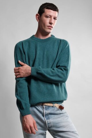 Pull Col Rond Armen – Bleu Shrub par la marque Nitto Knitwear Nitto Knitwear - Pull Col Rond Armen – Bleu Shrub
