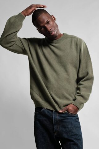 Pull Col Rond Armen – Vert Thicket par la marque Nitto Knitwear Nitto Knitwear - Pull Col Rond Armen – Vert Thicket