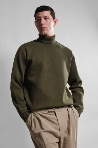 Pull Col Roulé Youri – Kaki par la marque Nitto Knitwear Nitto Knitwear - Pull Col Roulé Youri – Kaki