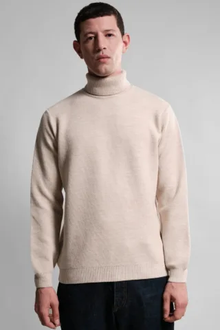 Pull Col Roulé Youri – Naturel par la marque Nitto Knitwear Nitto Knitwear - Pull Col Roulé Youri – Naturel