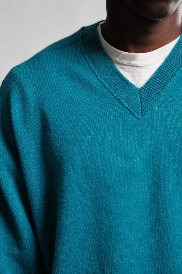 Nitto Knitwear - Pull Col V Armen - Bondi Blue – XL