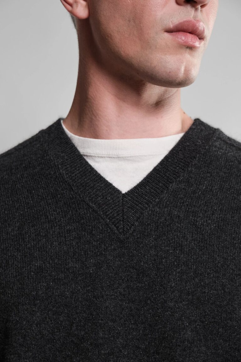 Nitto Knitwear - Pull Col V Armen - Charcoal – XXL