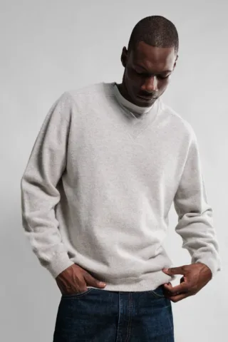 Pull Col V Armen – Silver par la marque Nitto Knitwear Nitto Knitwear - Pull Col V Armen – Silver