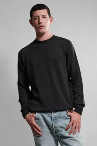 Pull Col Rond Aris – Anthracite par la marque Nitto Knitwear Nitto Knitwear - Pull Col Rond Aris – Anthracite