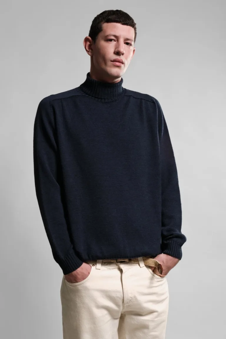 PULL LAINE MERINOS COL ROULE MARINE ARIS 1 Nitto Knitwear - Pull Col Roulé Aris - Marine – XXL