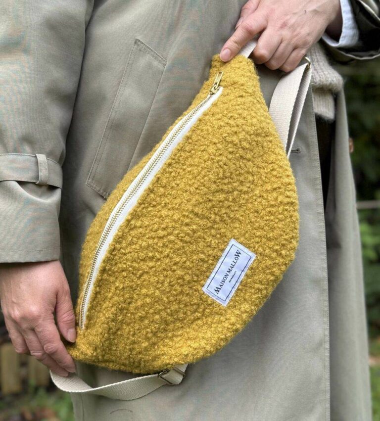 Maison Mallow - Sac banane laine bouclette jaune moutarde
