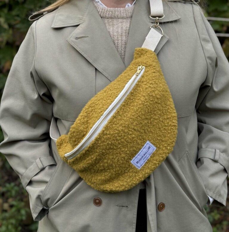 Maison Mallow - Sac banane laine bouclette jaune moutarde