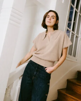 Polo Tsoliné – Avoine Fawn par la marque Tricots Jean Marc Tricots Jean Marc - Polo Tsoliné – Avoine Fawn