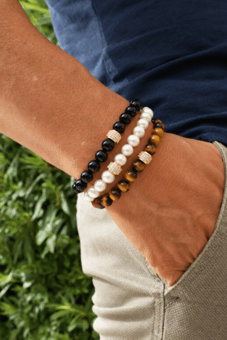 Coffret Trio de Bracelets Onyx, Oeil de Tigre & Perles d’eau douce – Or Jaune par la marque NEIJE NEIJE - Coffret Trio de Bracelets Onyx, Oeil de Tigre & Perles d’eau douce – Or Jaune