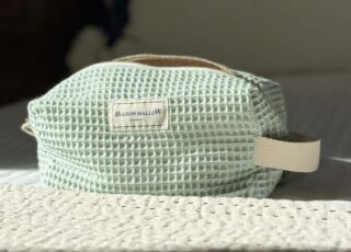 Trousse de Toilette XXL Vert d’Eau par la marque MAISON MALLOW MAISON MALLOW - Trousse de Toilette XXL Vert d’Eau